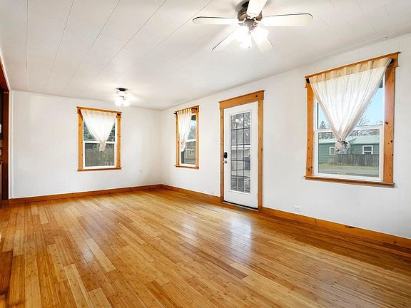 4th image of 1224 Larch St