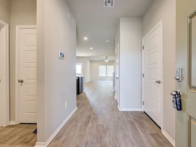 10516 NW 24th St — Photo 5