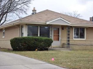 2644 N 114th St, Wauwatosa, WI 53226