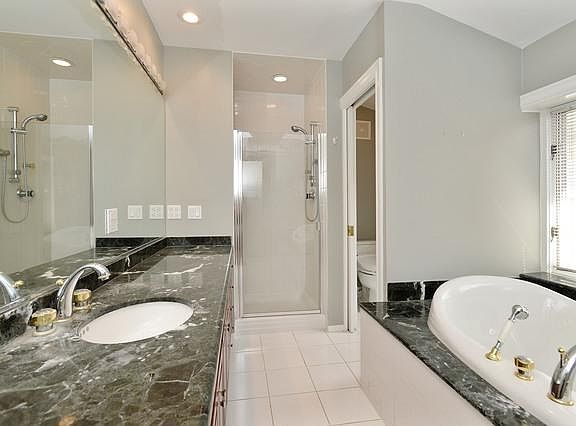 4th image of 1656 N Dayton St #02