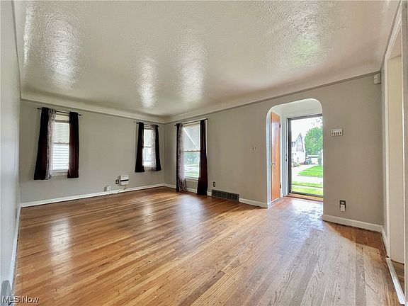 5th image of 3319 Russell Ave