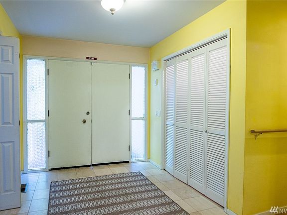 3rd image of 11955 Sunrise Dr NE