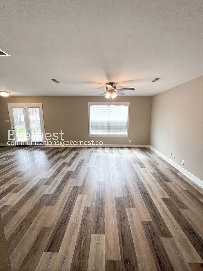 3 bed, 2.5 bath, 1651 sqft, $1,645 — Photo 3