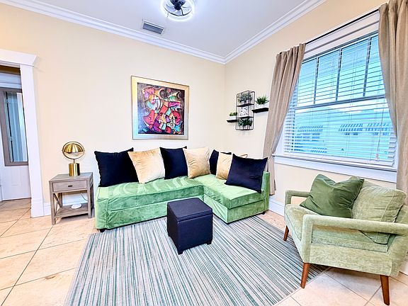 3rd image of 509 S Willow Ave APT 1