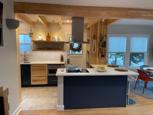 2305 10th Ave E, Seattle, WA 98102
