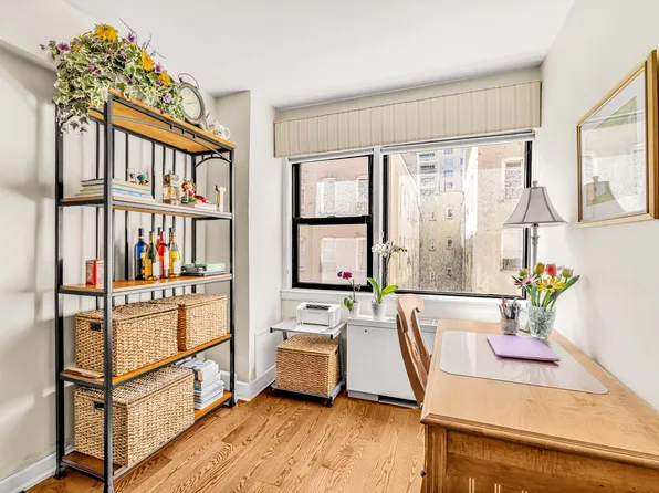 220 East 67th Street image 6 of 9