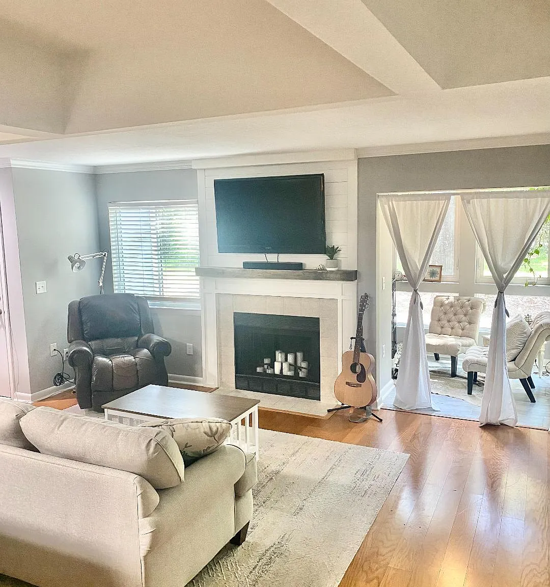 272 Alexandra Dr — Photo 2