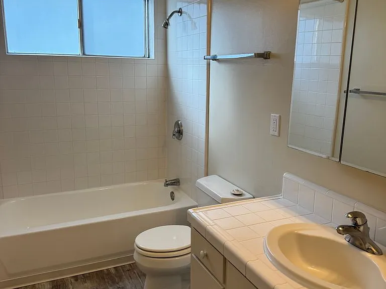 Hacienda Apartments — Photo 6