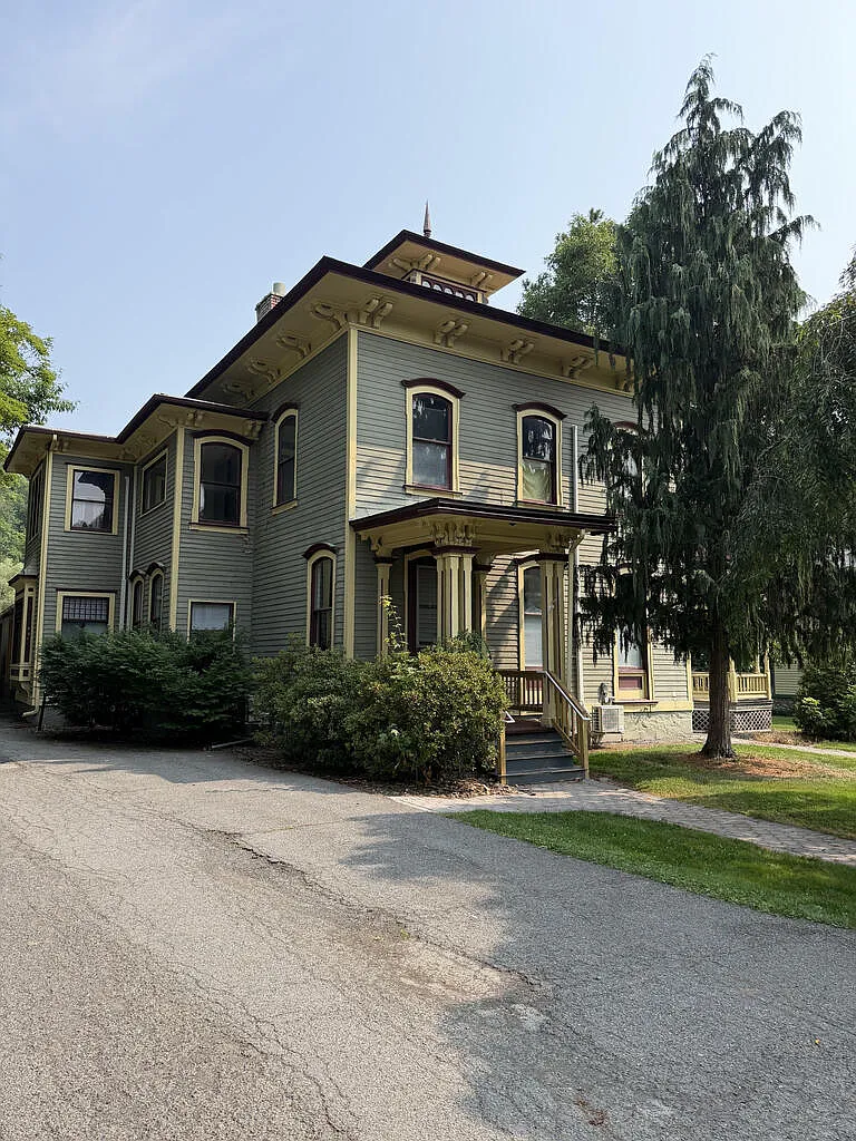 10 West Ave — Photo 1