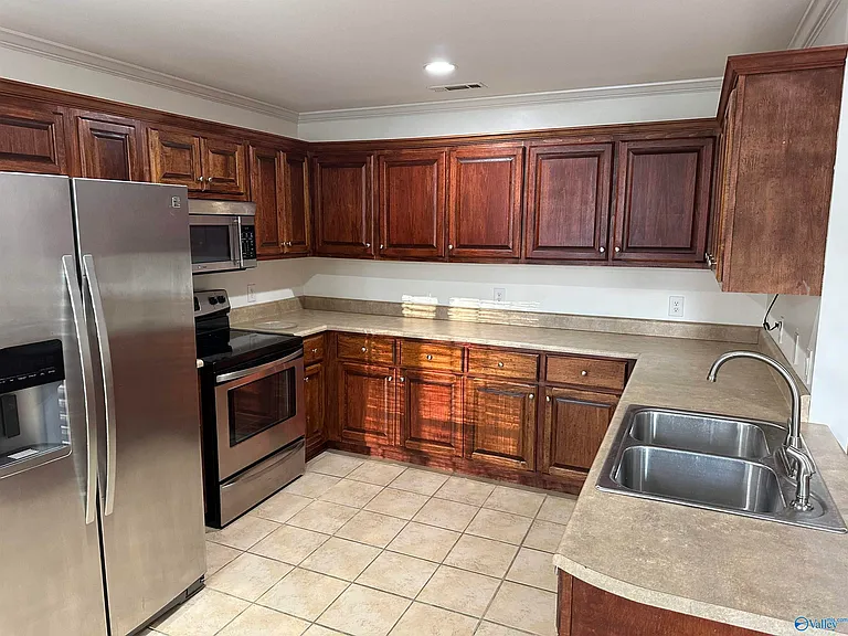 228 Tanner Point Dr — Photo 3