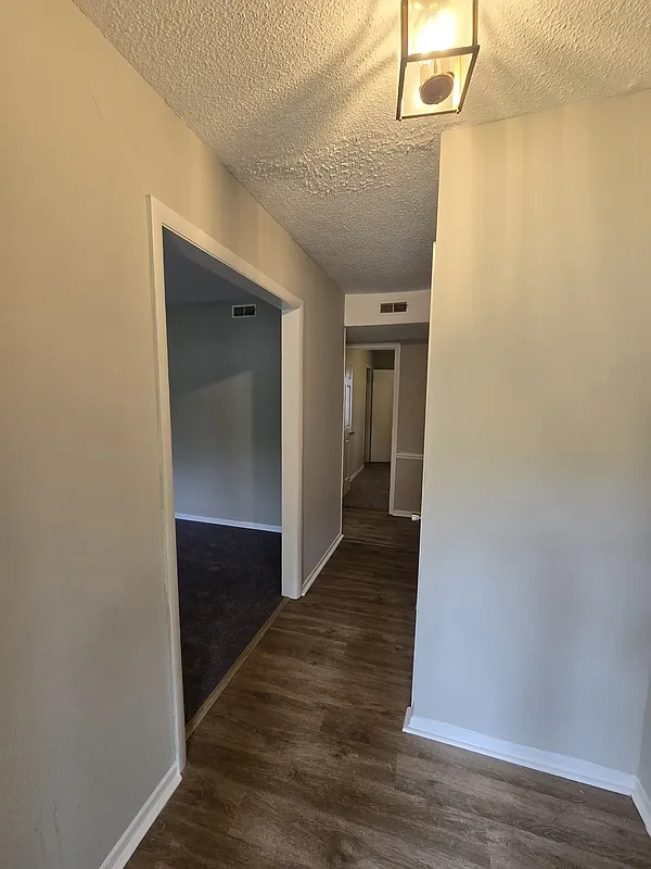 3 bed, 2.0 bath, 1295 sqft, $1,795 — Photo 3