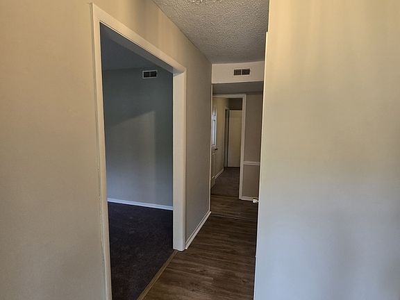 3rd image of 1410 Suterland Rd