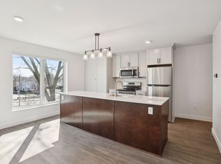 633 Van Buren St NE #401, Minneapolis, MN 55413