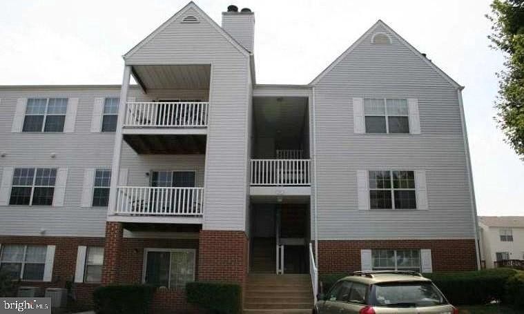 1st image of 102 Picadilly Ln APT 202