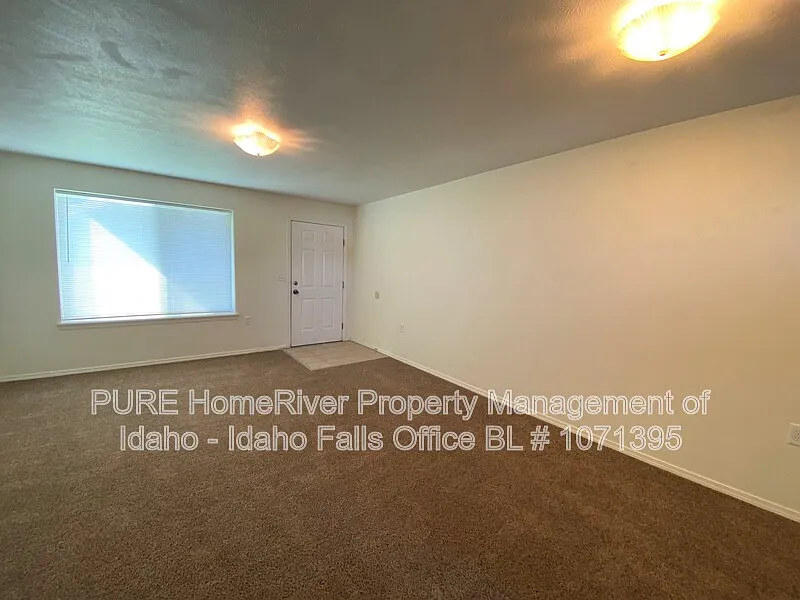 3 bed, 2.0 bath, 850 sqft, $1,150 — Photo 4