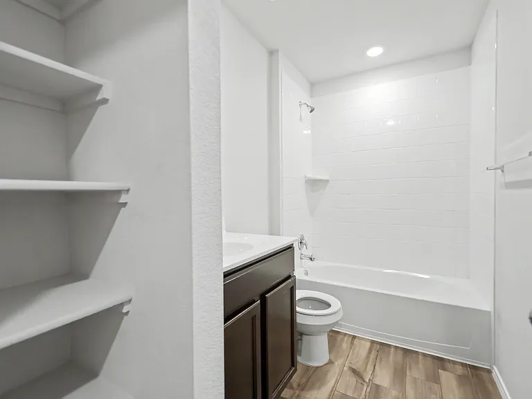 1100 Ottoman Loop — Photo 17