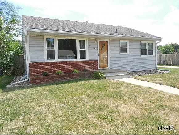 1st image of 400 E 18th St