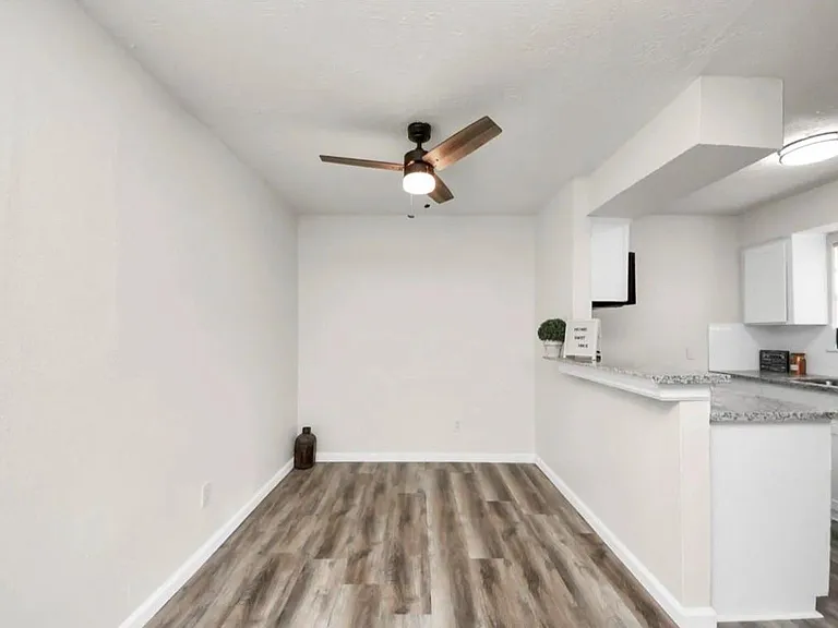 2110 Melbourne St #12 — Photo 2
