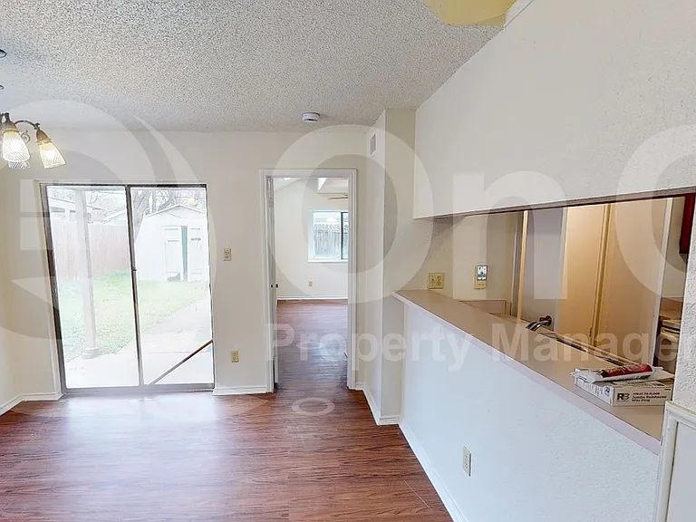 732 Versailles St — Photo 3