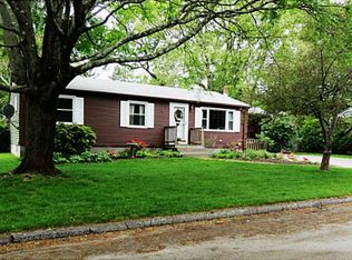 27 Hobbs Rd, Warwick, RI 02889