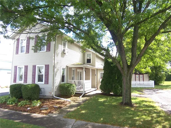 8 Exchange St, Phelps, NY 14532