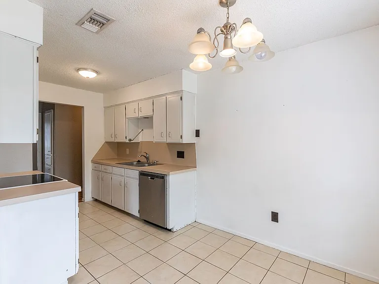 3902 Karen Dr — Photo 11