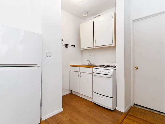 3rd image of 104 E 30th St #3RR