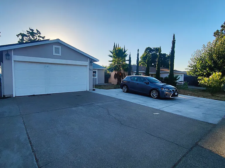7311 Holbrook Way — Photo 11
