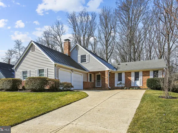 7729 Carrleigh Pkwy, Springfield, VA 22152
