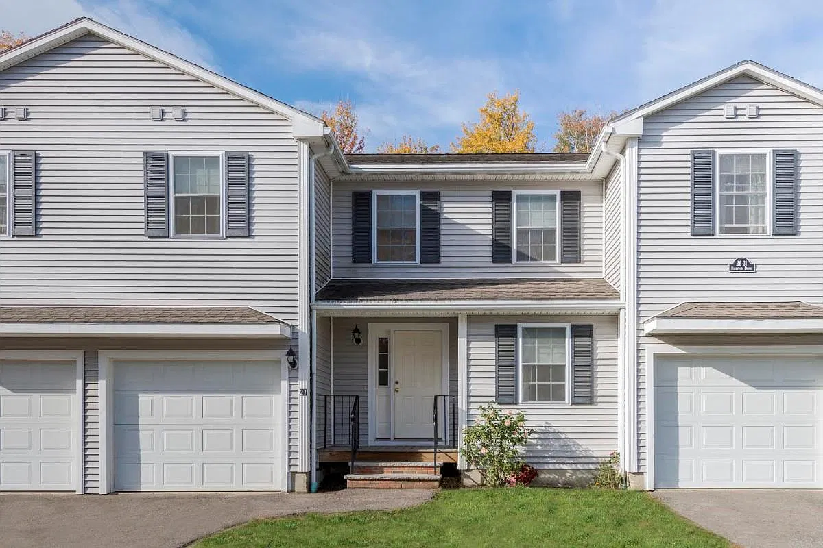 18 Rosewood Dr — Photo 1