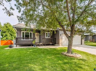 704 S Wheatland Ave, Sioux Falls, SD 57106