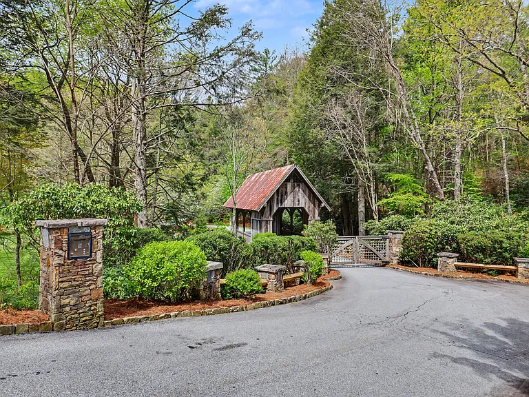 545 Cross Creek Trl — Photo 88