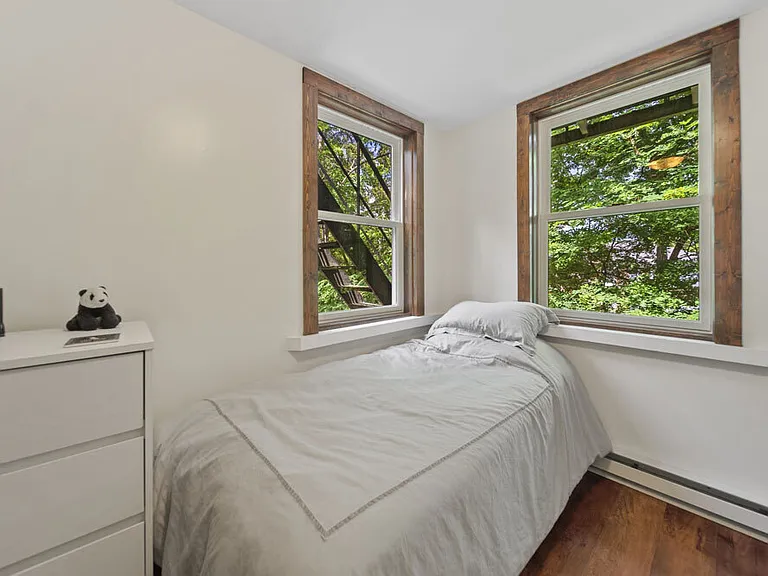 216 Dearborn Pl — Photo 2