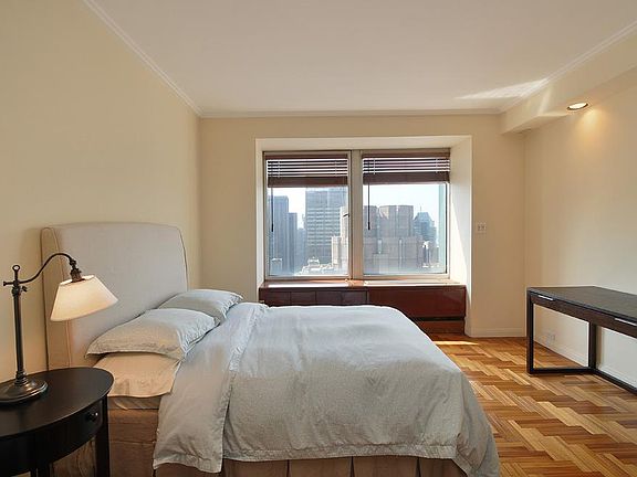 3rd image of 150-156 W 56th St APT 5506