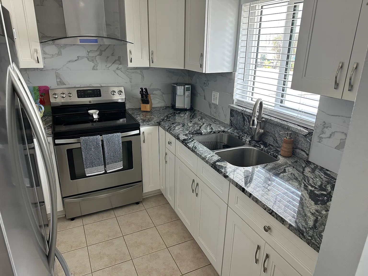 584 Bay Esplanade — Photo 3