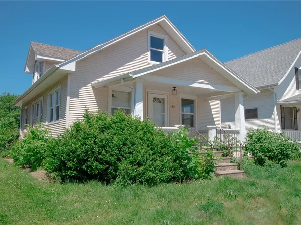 136 Bowling St SW, Cedar Rapids, IA 52404