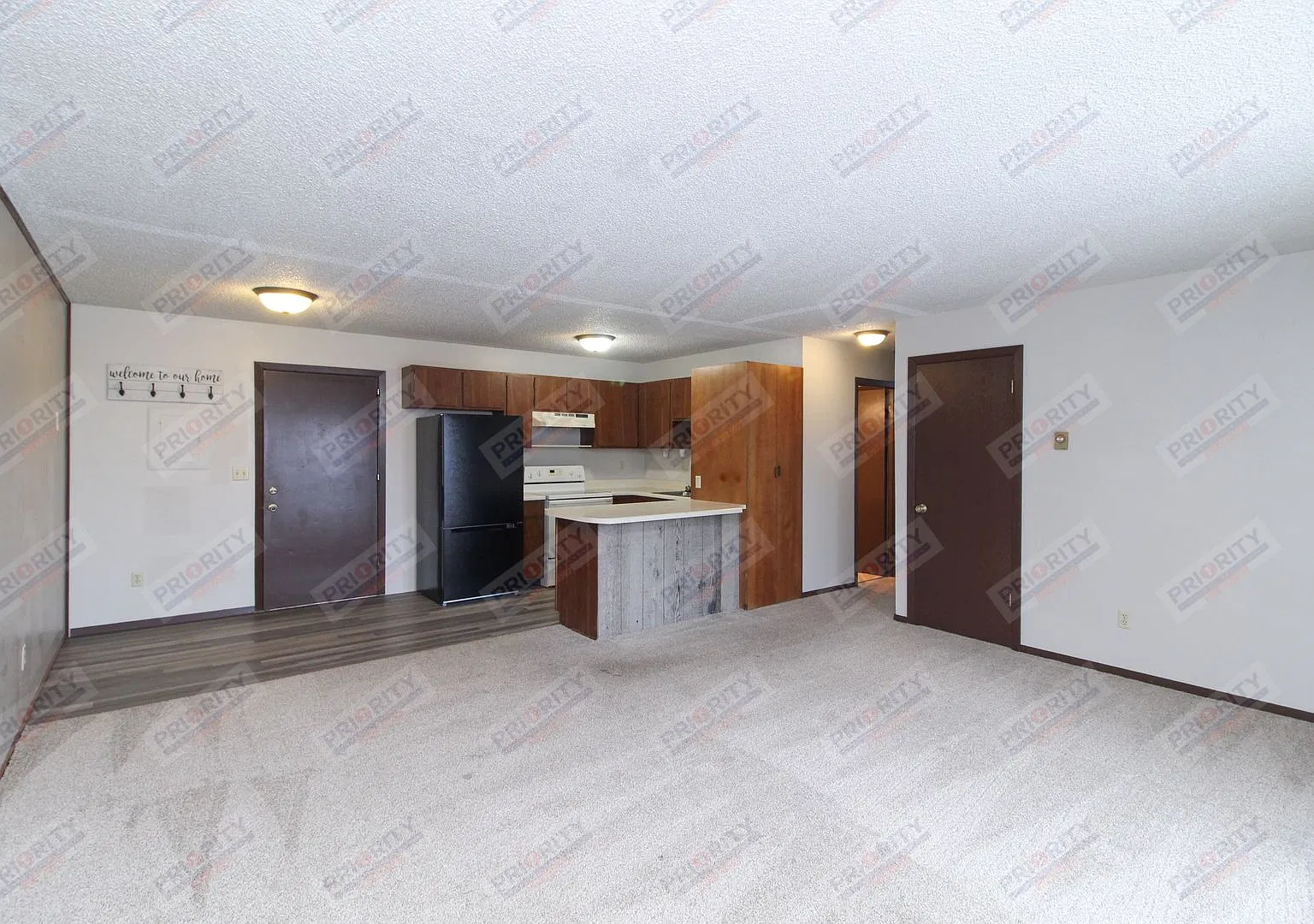 707 Vivian St — Photo 3