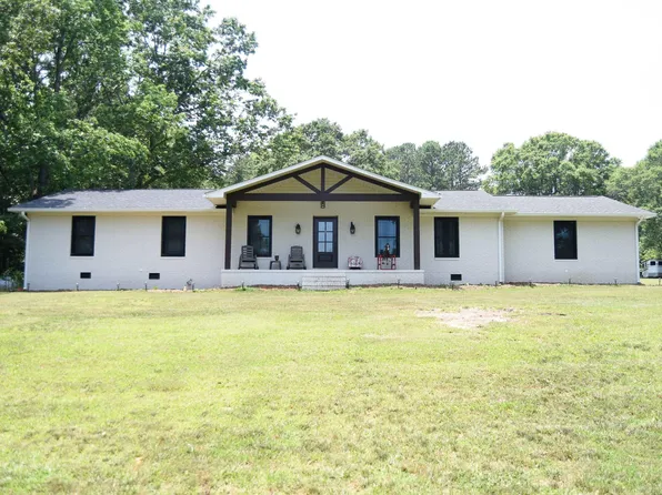 333 Shadow Ln, Anniston, AL 36207