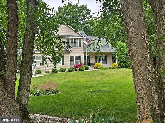4th image of 347 Golf Links Ln