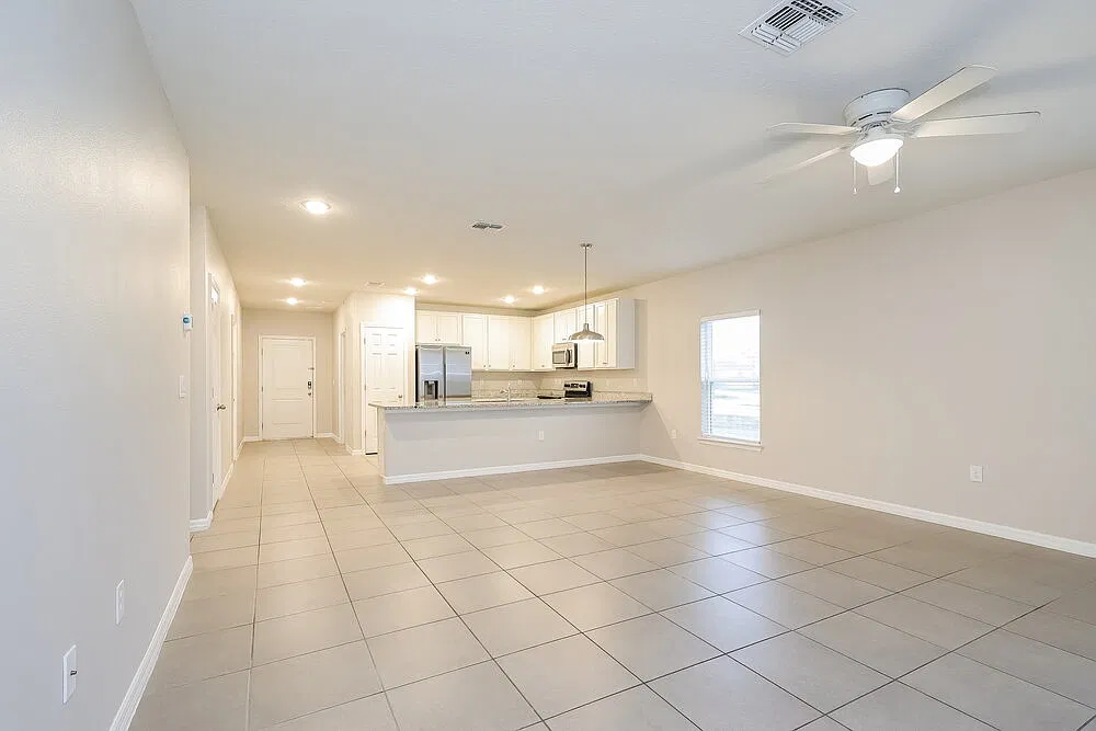 4 bed, 2.0 bath, 1661 sqft, $2,710 — Photo 3