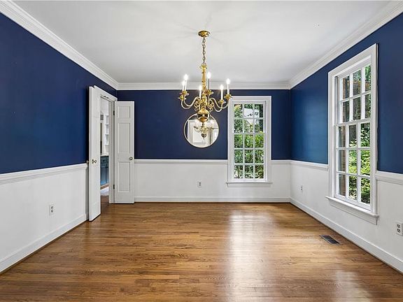 3rd image of 112 Barrett Pl
