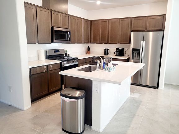 2nd image of 901 Almandine Pl