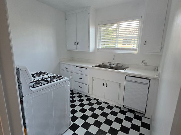 4th image of 4028 Perlita Ave APT 8