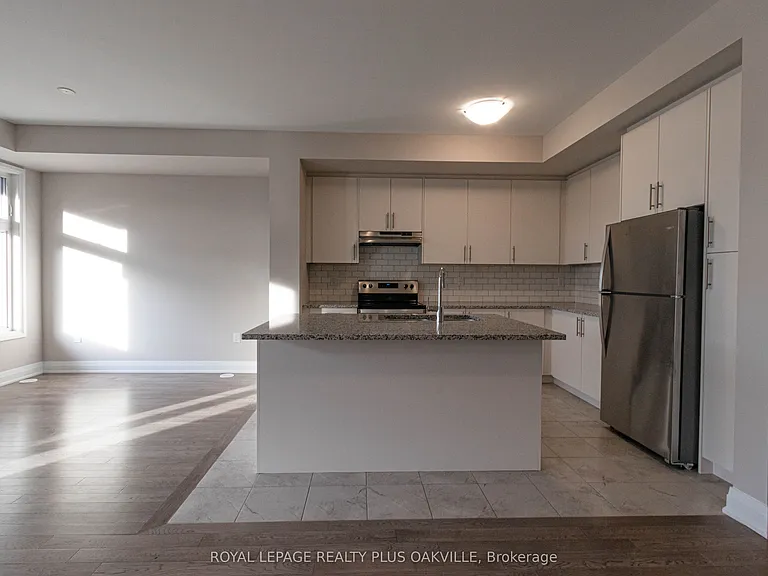 2468 Badger Cres — Photo 11