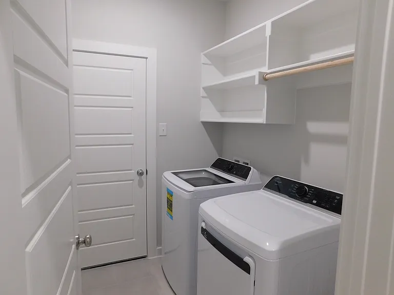 519 Green Grass Dr — Photo 3