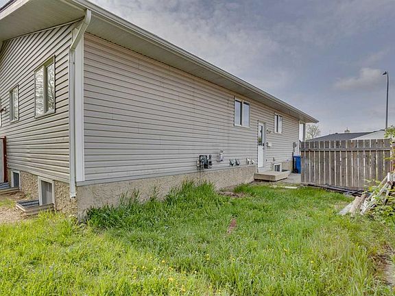 3rd image of 108 S Caldwell Cres