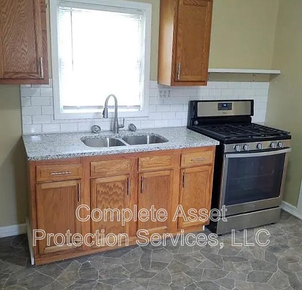 306 Cable St — Photo 7