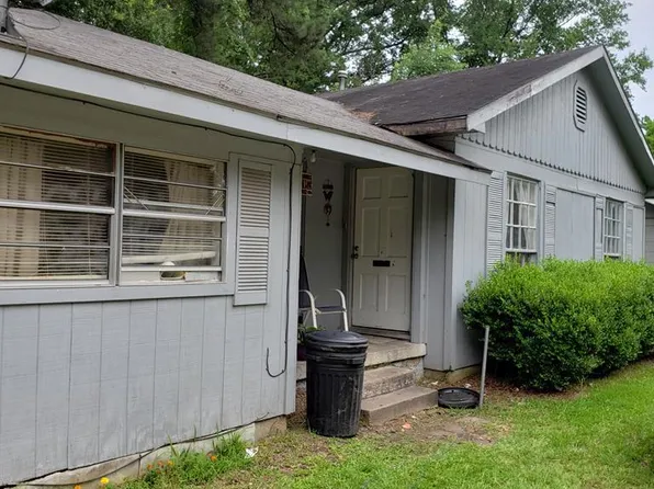 925 Guam St, Wake Village, TX 75501