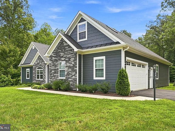 4th image of 26 Kenwood Ln
