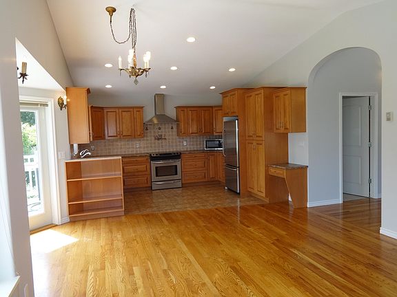 4th image of 6217 Norwest Bay Rd